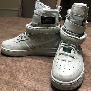 🆕 Nike WMNS SF AF1 High Mica Green 857872-006